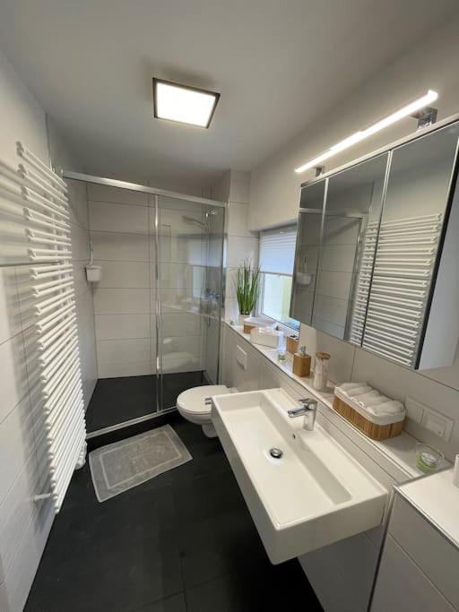 komfortable Ferienwohnung in Halle-Kröllwitz Halle  Exterior foto